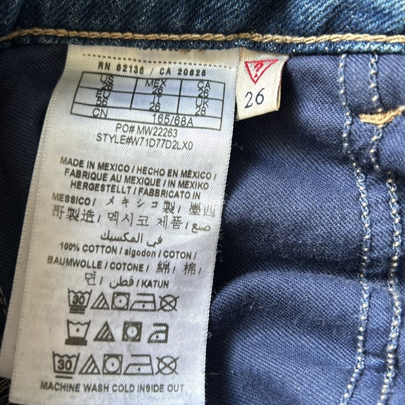 Guess Medium Wash Denim Mini Skirt size 26 EUC -perfect for summer! - Picture 5 of 7